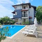 Sani Village Vila *